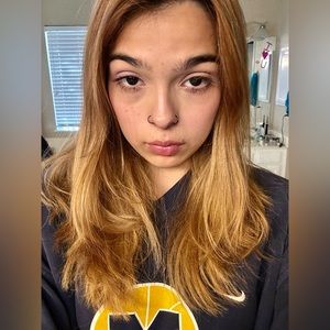 Meet your Posher, Haily